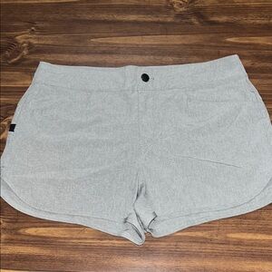 Magellan Outdoors Women's Light Gray Shorts size medium